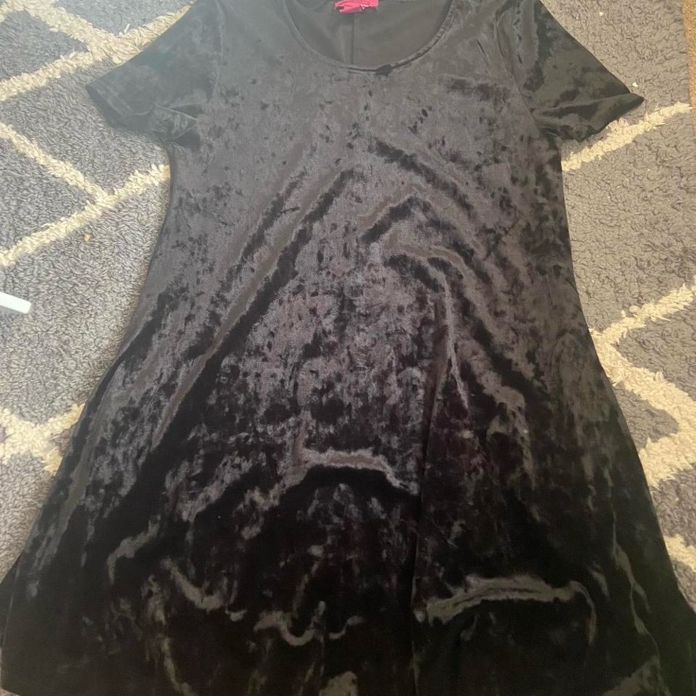 Size large black midi dress